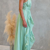 Vestido maxi de cuello halter con cintura entallada y volantes