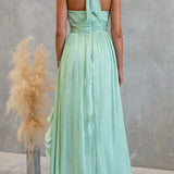 Vestido maxi con escote halter y volantes de caída fluida