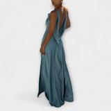 Hallie - Vestido maxi de satén elegante con una abertura alta