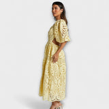 Vestidos elegantes con detalles delicados